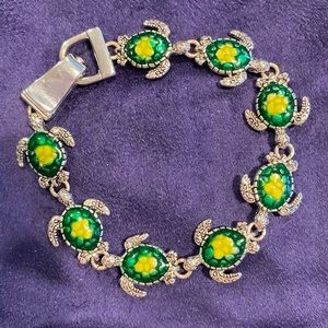 (NWOT) Silver & Painted Turtle Bracelet, 7.5”